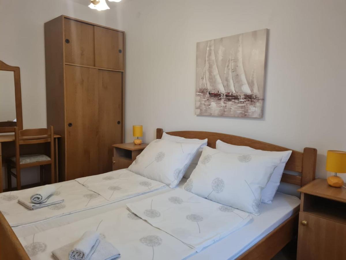 Apartments Kesic Barbat na Rabu Buitenkant foto